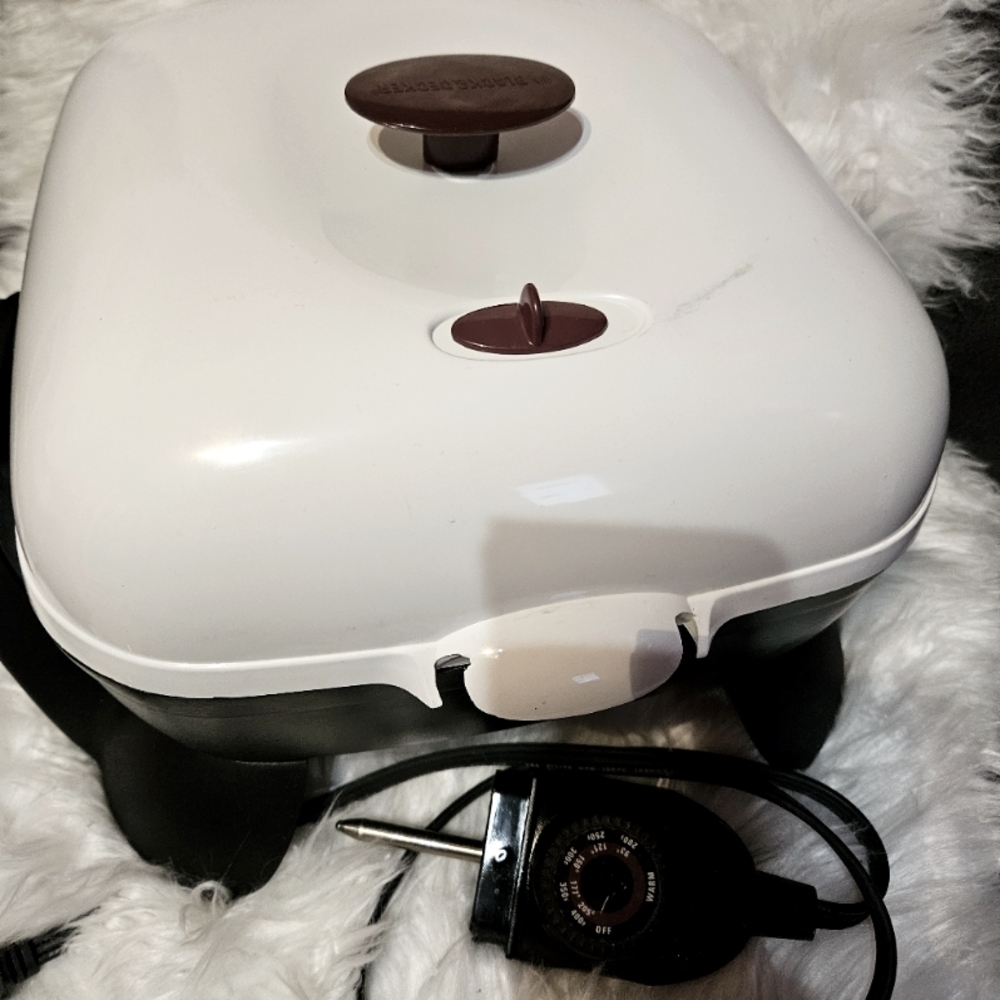 Electric non-stick skillet‎